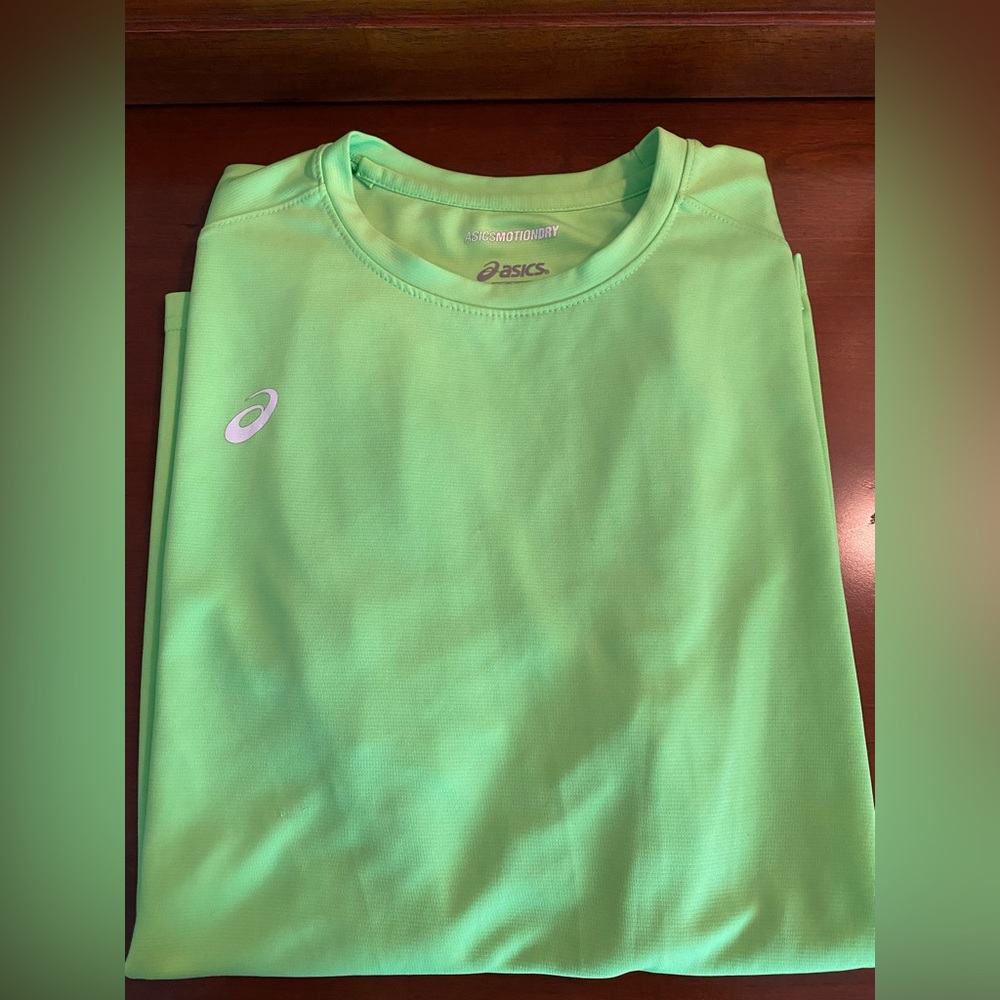 BRAND NEW Asics Size Large men’s Running T-shirt!